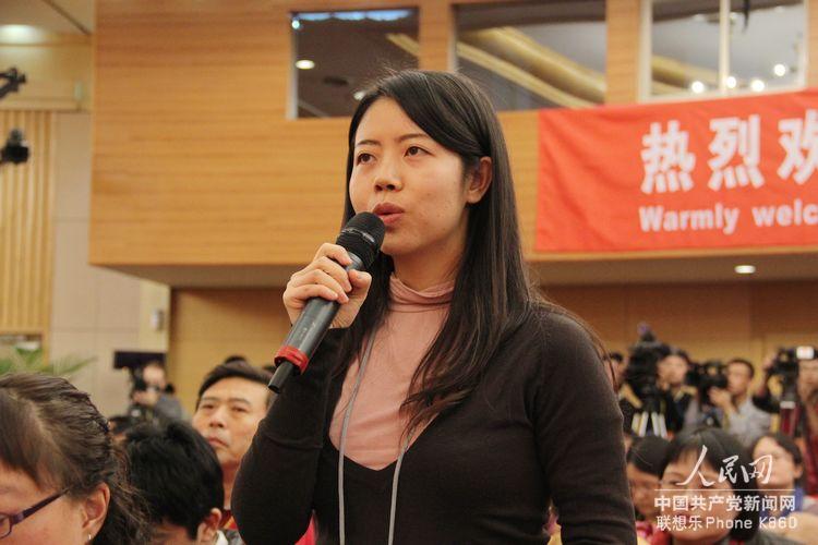 新華社記者現場提問（人民網 毛雷 攝）
