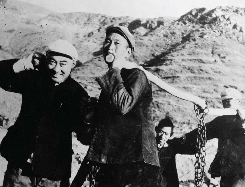 60-70年代在獅豹頭治山治水 （左一為吳金印）