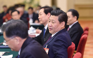 談作風建設 提“三嚴三實”
3月9日下午,習近平參加十二屆全國人大二次會議安徽代表團的審議。習近平表示,作風建設永遠在路上。如果前熱后冷、前緊后鬆,就會功虧一簣。各級領導干部都要樹立和發揚好的作風,既嚴以修身、嚴以用權、嚴以律己,又謀事要實、創業要實、做人要實。【詳細】復合式循環農業模式這條路子值得好好總結 陳光輝代表是休寧縣霞溪新林草農民專業合作社理事長,他多年扎根農村,執著探索以新林草種植為主鏈的復合式循環農業模式。 “我期待這種模式能夠造福人民,這就是我的中國夢。 ”
“你土地流轉規模有多大? ”“選擇哪些比較適合的品種? ”“經營效益是否可觀? ”
得到滿意的回答,總書記高興地說,這條路子值得好好總結。回憶滁州調研往事:我想有機會一定再去! “滁州市的廣大干群、小崗村的鄉親們讓我在這裡捎句話給您——他們盼望您在繁重的國事中保重身體,他們更期盼您去滁州小崗這塊改革的熱土視察工作。 ”張祥安掏出了鄉親們的心裡話。
“我也請你向父老鄉親們轉達問候,我對滁州很有感情。 ”總書記深情回憶了1978年到滁州調查研究的往事。
30余年彈指一揮間,他對當年的人和事記憶猶新。 “我有筆記,還能翻出來。 ”
“我想有機會一定再去! ”總書記說。【詳細】