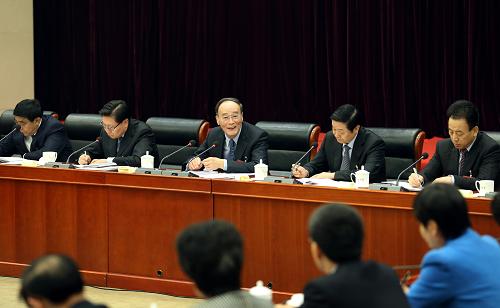 紀委對自身的監督必須更加嚴格
王岐山11日參加四川代表團審議。他說,紀委作為黨內專門監督機關,對自身的監督必須更加嚴格,執行紀律必須更加剛性。【詳細】
信任不能代替監督
在紀檢監察系統開展清退會員卡活動,對紀檢監察干部違反八項規定精神案件一律點名道姓公開曝光,接受群眾監督和媒體監督。信任不能代替監督。解決好誰來監督紀委的問題,需要推進組織和制度創新。【詳細】
中央紀委已決定成立紀檢監察干部監督室
中央紀委已決定成立紀檢監察干部監督室,加強對中央紀委監察部機關、各省區市、中央和國家機關紀檢監察干部的執紀監督,用鐵的紀律打造過硬隊伍,努力實現治理能力現代化。【詳細】