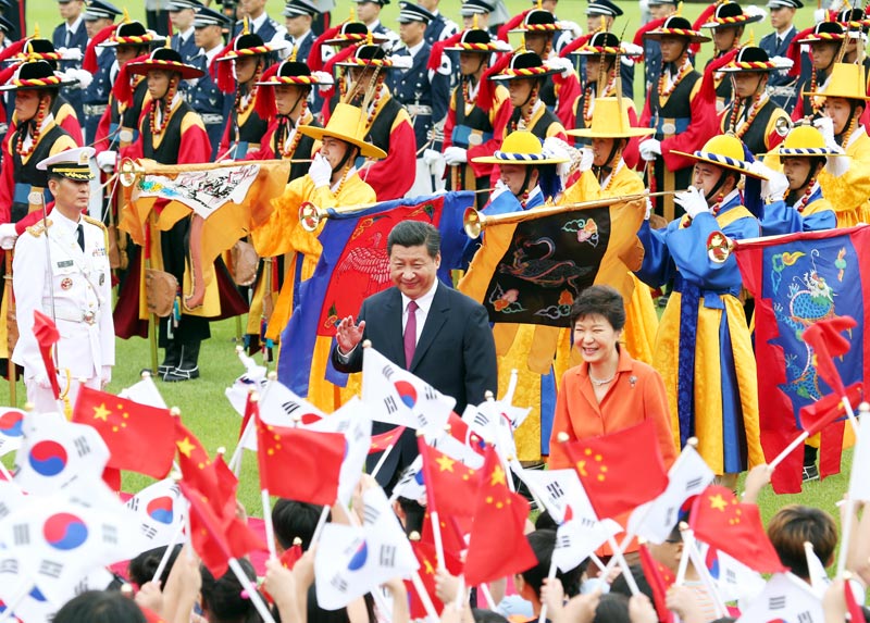 7月3日，國家主席習近平在首爾同韓國總統樸槿惠舉行會談。會談前，樸槿惠在青瓦臺總統府為習近平舉行隆重歡迎儀式。 新華社記者姚大偉攝