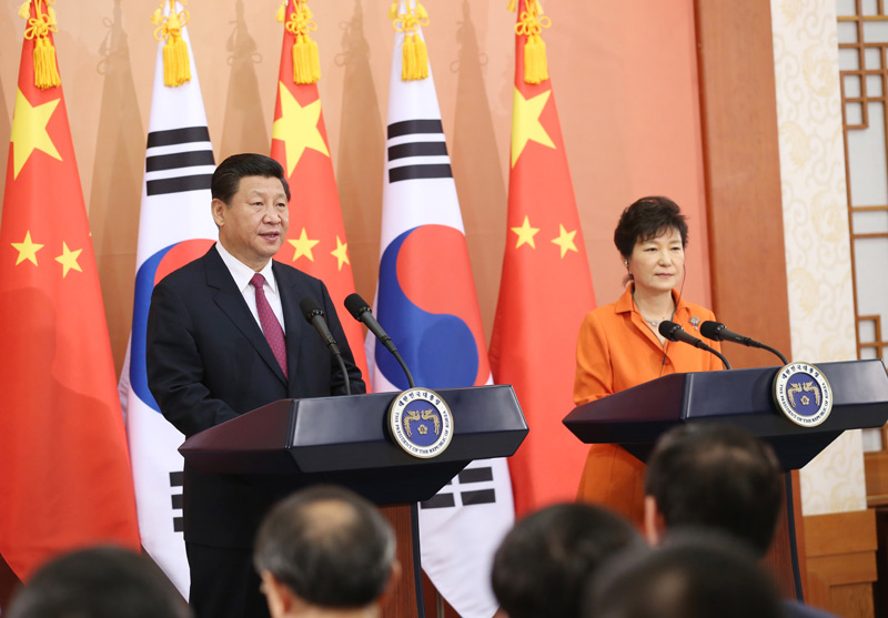 7月3日，國家主席習近平在首爾同韓國總統樸槿惠舉行會談。會談后，兩國元首共同會見記者。 新華社記者姚大偉攝