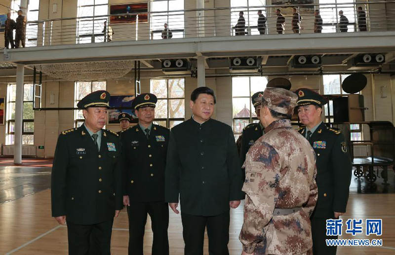2013年11月28日，習(xí)近平視察濟(jì)南軍區(qū)部隊。李剛攝