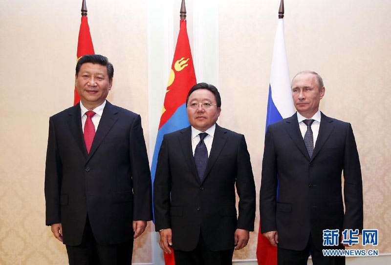 9月11日，中國國家主席習近平在塔吉克斯坦首都杜尚別同俄羅斯總統普京、蒙古國總統額勒貝格道爾吉舉行中俄蒙元首會晤。 新華社記者 鞠鵬攝