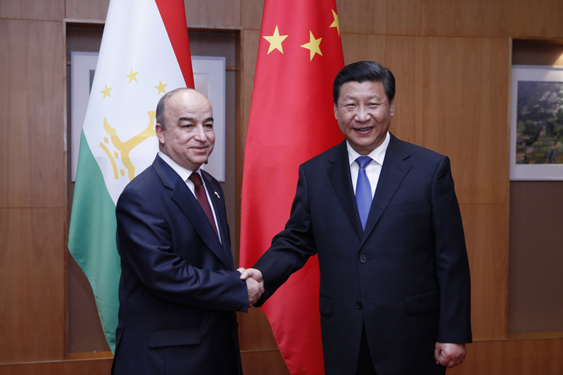 9月13日，國家主席習近平在杜尚別會見塔吉克斯坦議會下院議長祖胡羅夫。 新華社記者鞠鵬攝