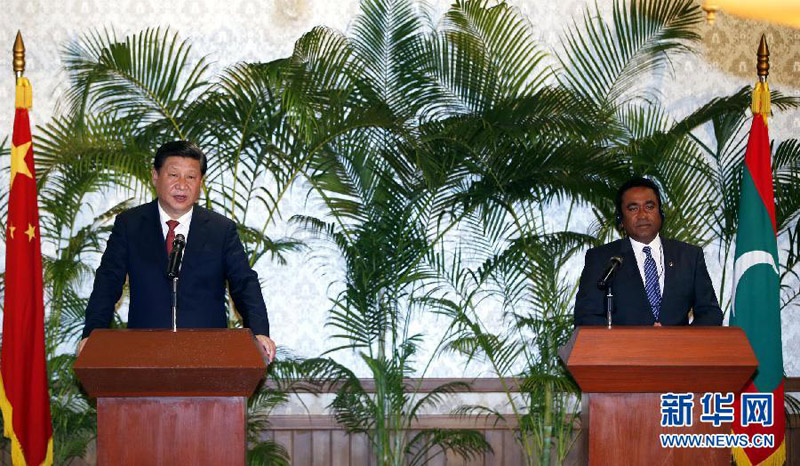 9月15日，國家主席習近平在馬累與馬爾代夫總統亞明共同會見記者。 新華社記者 鞠鵬 攝