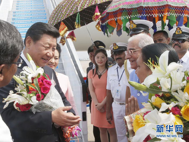 9月17日，國家主席習近平抵達古吉拉特邦艾哈邁達巴德市，開始對印度進行國事訪問。 新華社記者 鞠鵬 攝