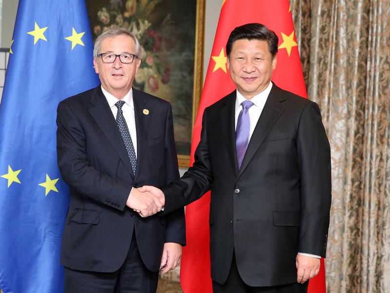 11月16日，國(guó)家主席習(xí)近平在澳大利亞布裡斯班會(huì)見(jiàn)歐盟委員會(huì)主席容克。新華社記者 姚大偉攝