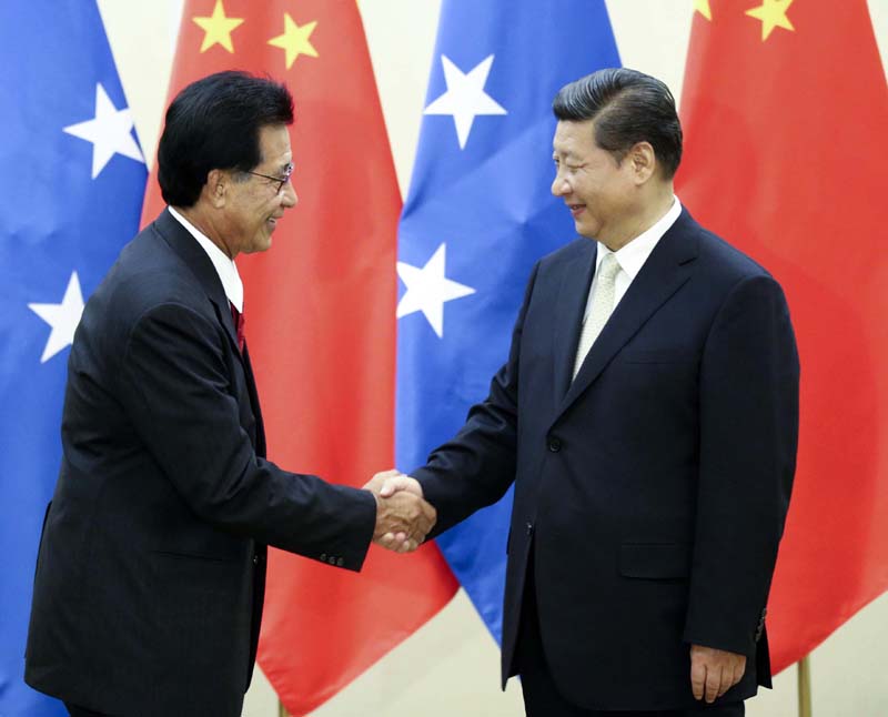 11月22日，中國國家主席習近平在斐濟楠迪會見密克羅尼西亞聯邦總統莫裡。 新華社記者姚大偉攝