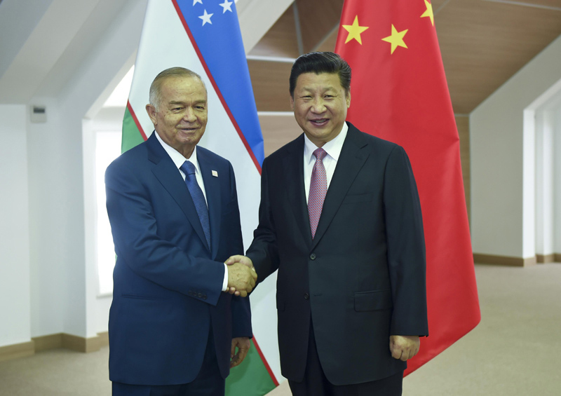 7月10日，國家主席習近平在俄羅斯烏法會見烏茲別克斯坦總統(tǒng)卡裡莫夫。 新華社記者 張鐸 攝