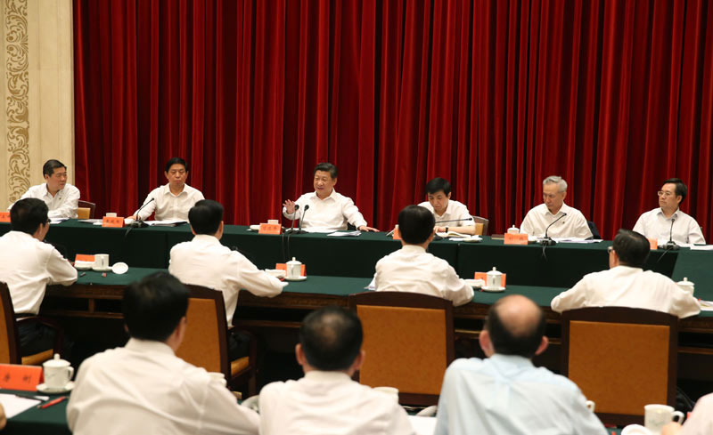 7月17日，中共中央總書記、國家主席、中央軍委主席習(xí)近平在長春召開部分省區(qū)黨委主要負(fù)責(zé)同志座談會，聽取對振興東北地區(qū)等老工業(yè)基地和“十三五”時期經(jīng)濟(jì)社會發(fā)展的意見和建議並發(fā)表重要講話。新華社記者 姚大偉 攝