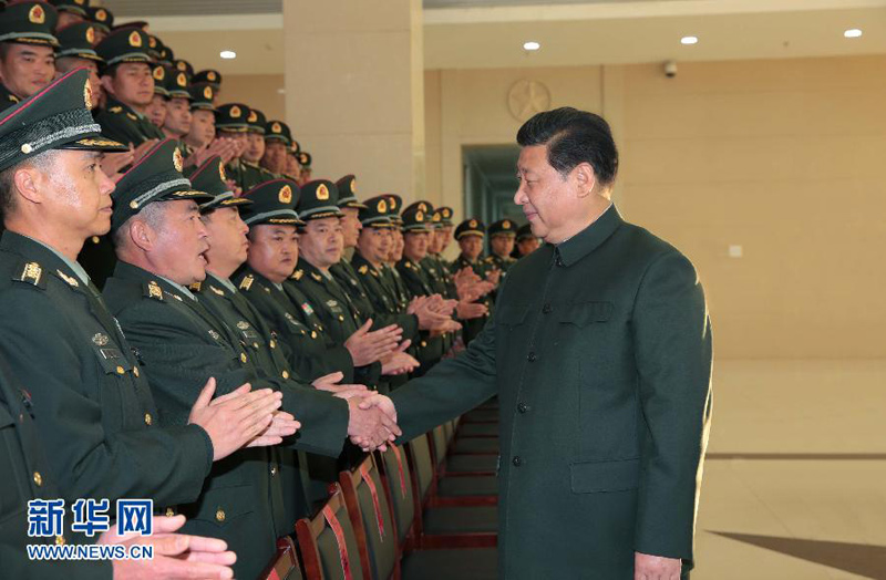 1月21日，中共中央總書記、國家主席、中央軍委主席習(xí)近平視察駐昆明部隊(duì)。這是習(xí)近平接見第14集團(tuán)軍機(jī)關(guān)及所屬駐昆部隊(duì)團(tuán)以上領(lǐng)導(dǎo)干部。新華社記者李剛攝