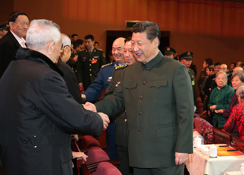 2月9日，中央軍委慰問駐京部隊老干部迎新春文藝演出在北京舉行，中共中央總書記、國家主席、中央軍委主席習近平出席，向在場的軍隊老同志和全軍離退休老干部，致以新春的祝福。新華社記者 李剛 攝