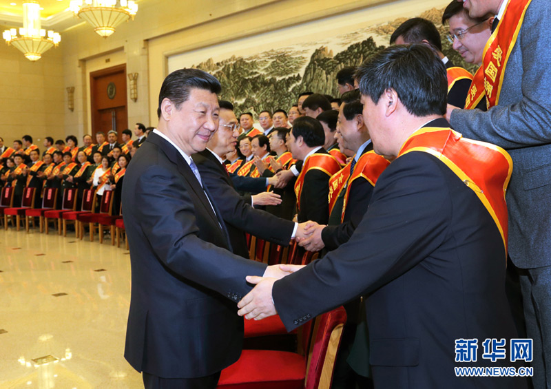 2月11日，2015年軍民迎新春茶話會在京舉行。會前，黨和國家領導人習近平、李克強、劉雲山、張高麗等親切會見全國雙擁模范代表。新華社記者李剛攝