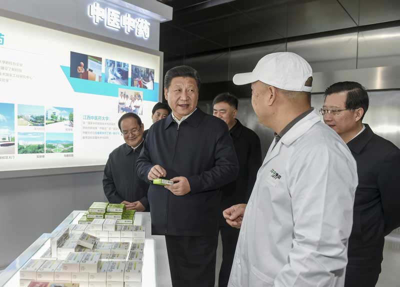 2月1日至3日，中共中央總書記、國家主席、中央軍委主席習(xí)近平來到江西，看望慰問廣大干部群眾和駐贛部隊(duì)。這是2月3日，習(xí)近平在江中集團(tuán)江中藥谷制造基地考察。新華社記者 謝環(huán)馳 攝