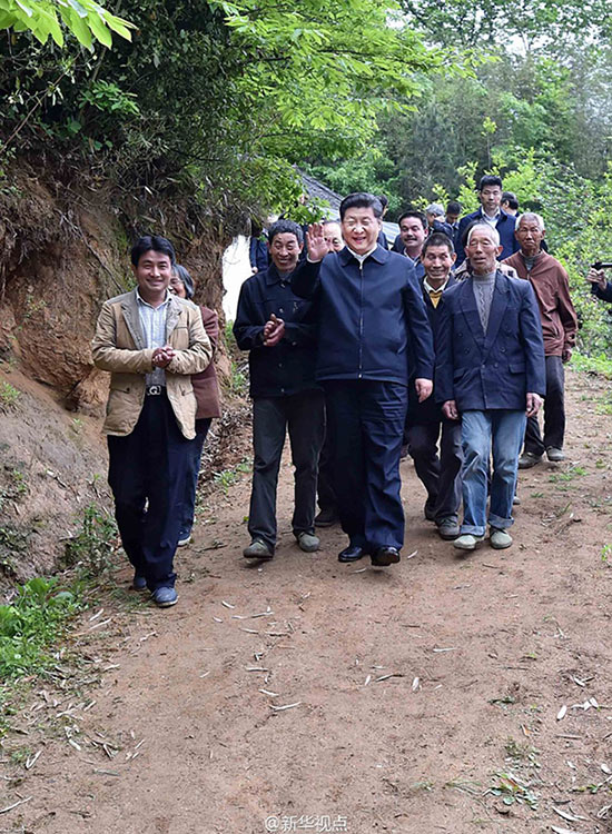 習近平對大灣村的鄉親們說，在地方工作時，我一直抓老區建設，同老區很有感情。全面建成小康社會，一個不能少，特別是不能忘了老區。