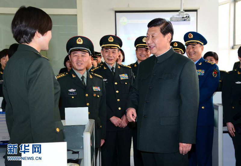 2013年2月2日和4日，習(xí)近平分別來到空軍某試驗(yàn)訓(xùn)練基地、酒泉衛(wèi)星發(fā)射中心和蘭州軍區(qū)機(jī)關(guān)視察。李剛 攝