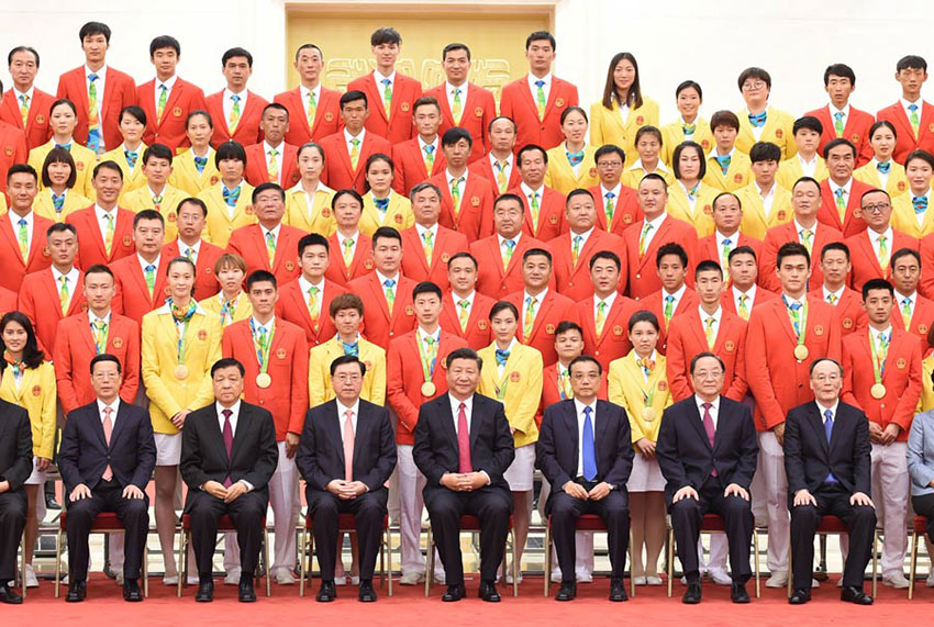 8月25日，黨和國家領導人習近平、李克強、張德江、俞正聲、劉雲山、王岐山、張高麗等在北京人民大會堂會見第31屆奧林匹克運動會中國體育代表團全體成員。新華社記者張鐸攝