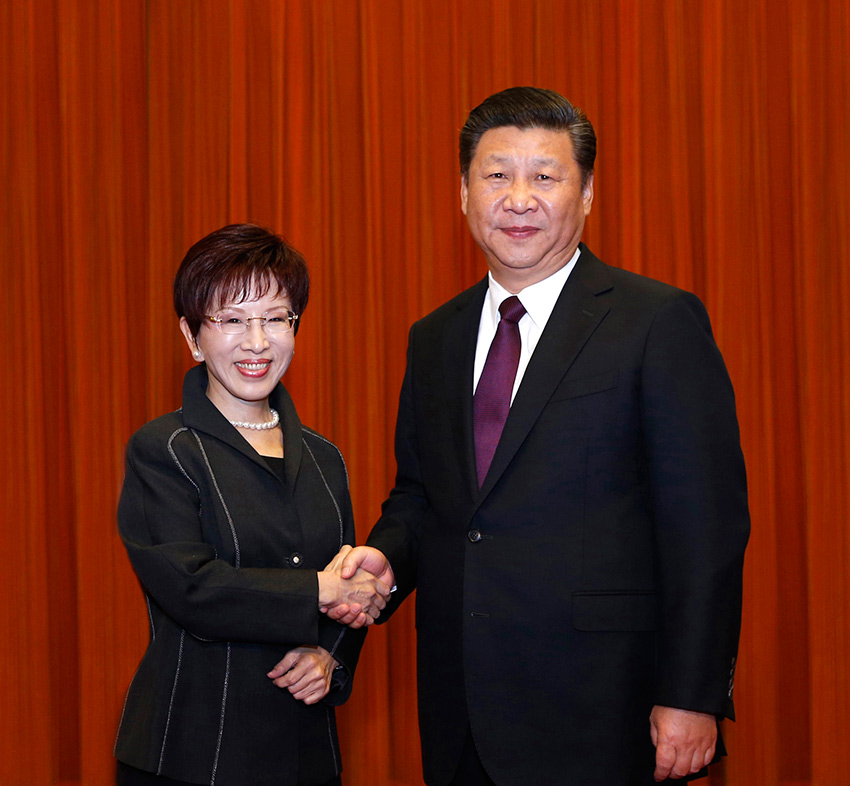 11月1日，中共中央總書記習近平在北京人民大會堂會見洪秀柱主席率領的中國國民黨大陸訪問團。新華社記者 鞠 鵬攝