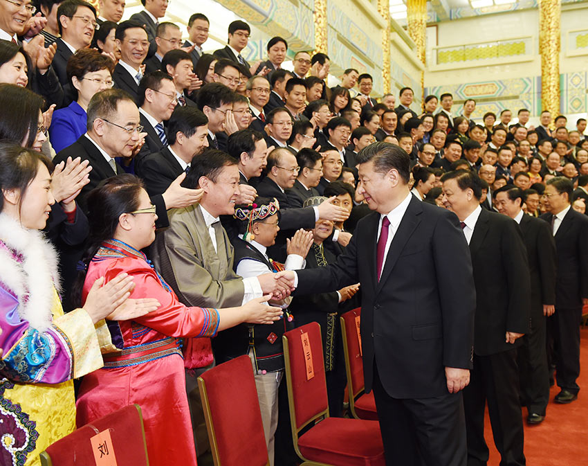 11月7日，黨和國家領導人習近平、劉雲山等在北京人民大會堂會見中華全國新聞工作者協會第九屆理事會全體代表和中國新聞獎、長江韜奮獎獲獎者代表。新華社記者李學仁攝