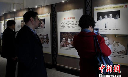 重慶舉辦紀(jì)念鄧小平逝世20周年歷史圖片展2月16日，由鄧小平故居陳列館和中國(guó)民主黨派歷史陳列館主辦、重慶地方史研究會(huì)協(xié)辦的“人民之子——鄧小平經(jīng)典圖片展”在重慶開展。【詳細(xì)】 
