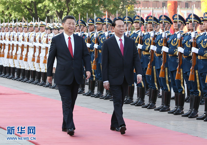 5月11日，國(guó)家主席習(xí)近平在北京人民大會(huì)堂同越南國(guó)家主席陳大光舉行會(huì)談。這是會(huì)談前，習(xí)近平在人民大會(huì)堂東門(mén)外廣場(chǎng)為陳大光舉行歡迎儀式。新華社記者 姚大偉 攝
