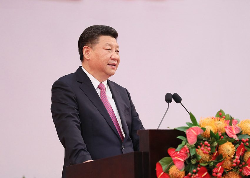 7月1日上午，慶祝香港回歸祖國20周年大會暨香港特別行政區(qū)第五屆政府就職典禮在香港會展中心隆重舉行。中共中央總書記、國家主席、中央軍委主席習近平出席並發(fā)表重要講話。新華社記者 蘭紅光 攝