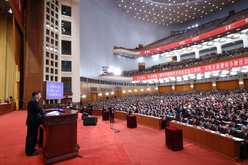 10月18日，中國共產黨第十九次全國代表大會在北京人民大會堂開幕。習近平代表第十八屆中央委員會向大會作報告。新華社記者 蘭紅光 攝