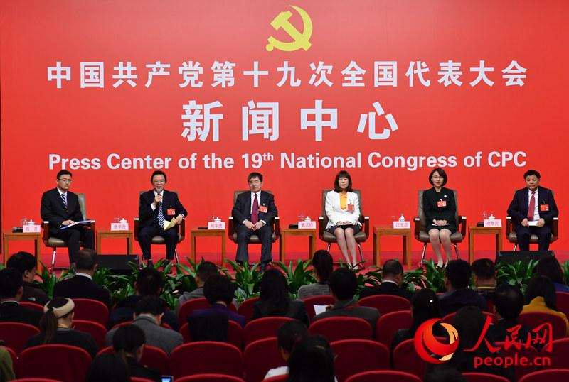 “農(nóng)業(yè)科技創(chuàng)新”集體采訪現(xiàn)場(chǎng)(人民網(wǎng) 于凱攝)