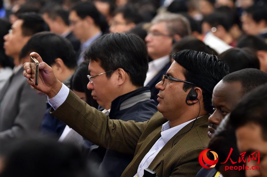 “解讀十九大報(bào)告”專題新聞發(fā)布會(huì)現(xiàn)場(chǎng)（人民網(wǎng) 翁奇羽攝）