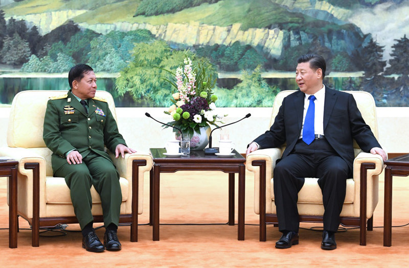 11月24日，中共中央總書記、國家主席、中央軍委主席習(xí)近平在北京人民大會堂會見來華訪問的緬甸國防軍總司令敏昂萊。新華社記者饒愛民 攝