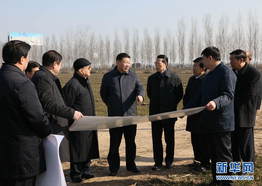 2月23日，中共中央總書記、國(guó)家主席、中央軍委主席習(xí)近平在河北省安新縣考察雄安新區(qū)規(guī)劃建設(shè)工作。 新華社記者 蘭紅光 攝