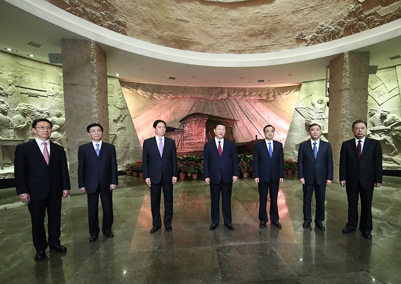 10月31日，中共中央總書記、國家主席、中央軍委主席習近平帶領中共中央政治局常委李克強、栗戰書、汪洋、王滬寧、趙樂際、韓正，瞻仰上海中共一大會址和浙江嘉興南湖紅船。這是31日下午，習近平在南湖革命紀念館參觀結束時發表重要講話。新華社記者 蘭紅光 攝