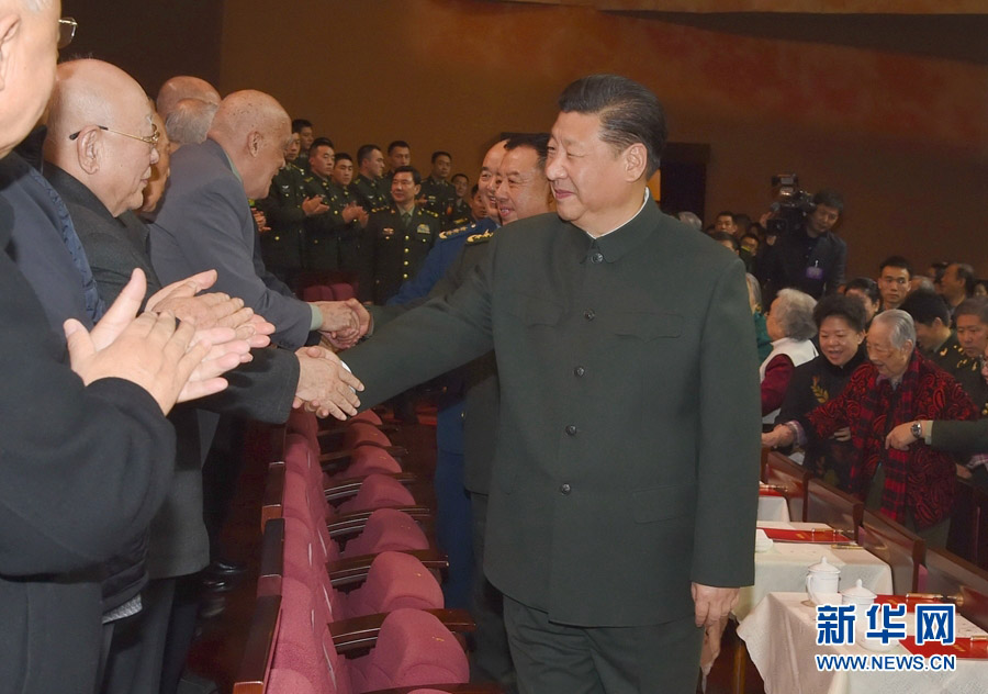 1月13日，中央軍委慰問駐京部隊老干部迎新春文藝演出在北京舉行。中共中央總書記、國家主席、中央軍委主席習近平，向在場的軍隊老同志，向全軍離退休老干部，致以新春的祝福。新華社記者 李剛 攝