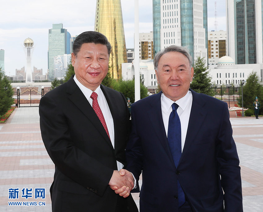 6月8日，國家主席習近平在阿斯塔納同哈薩克斯坦總統(tǒng)納扎爾巴耶夫舉行會談。會談前，習近平出席納扎爾巴耶夫在總統(tǒng)府舉行的隆重歡迎儀式。新華社記者 蘭紅光 攝