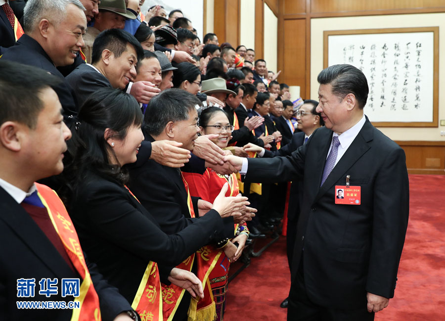12月28日至29日，中央農(nóng)村工作會議在北京舉行。會前，習近平等親切會見受邀列席全國農(nóng)業(yè)工作會議的全國農(nóng)業(yè)勞動模范和先進工作者代表。新華社記者 謝環(huán)馳 攝