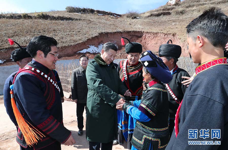2月11日，中共中央總書記、國家主席、中央軍委主席習近平在四川考察。這是習近平在涼山彝族自治州昭覺縣解放鄉(xiāng)火普村了解易地扶貧情況。新華社記者 謝環(huán)馳 攝
