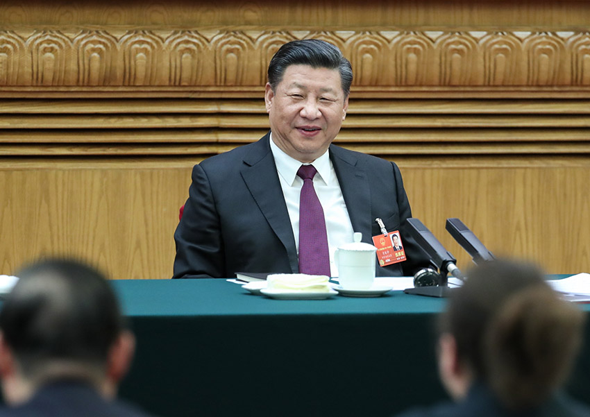 3月5日，中共中央總書記、國家主席、中央軍委主席習(xí)近平參加十三屆全國人大一次會議內(nèi)蒙古代表團(tuán)的審議。 新華社記者 謝環(huán)馳 攝