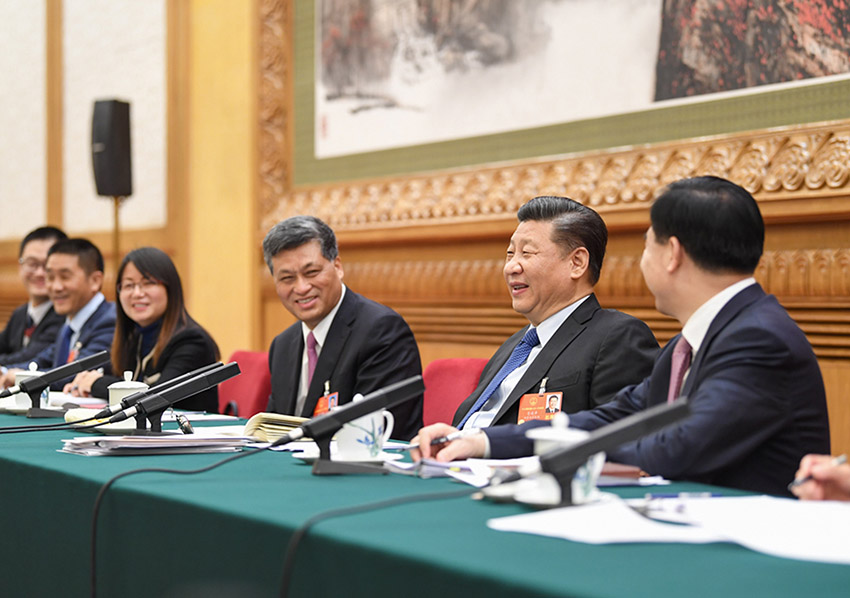 3月7日，中共中央總書記、國家主席、中央軍委主席習(xí)近平參加十三屆全國人大一次會議廣東代表團的審議。 新華社記者 燕雁 攝