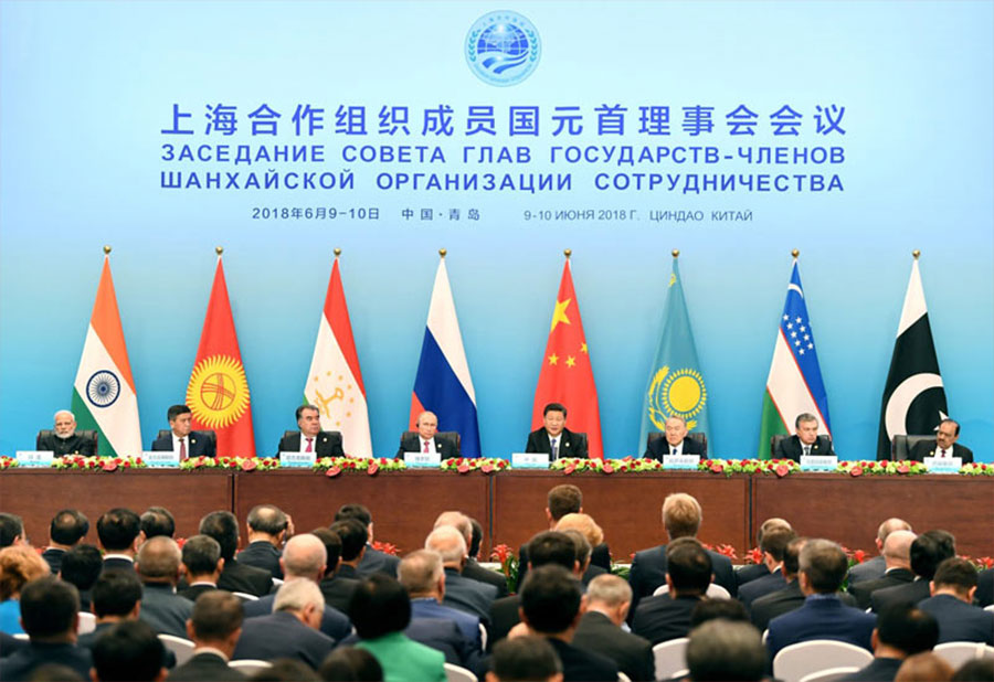 6月10日，上海合作組織成員國領導人共同會見記者。國家主席習近平作為主席國元首發表講話。印度總理莫迪、哈薩克斯坦總統納扎爾巴耶夫、吉爾吉斯斯坦總統熱恩別科夫、巴基斯坦總統侯賽因、俄羅斯總統普京、塔吉克斯坦總統拉赫蒙、烏茲別克斯坦總統米爾濟約耶夫出席。新華社記者 燕雁 攝