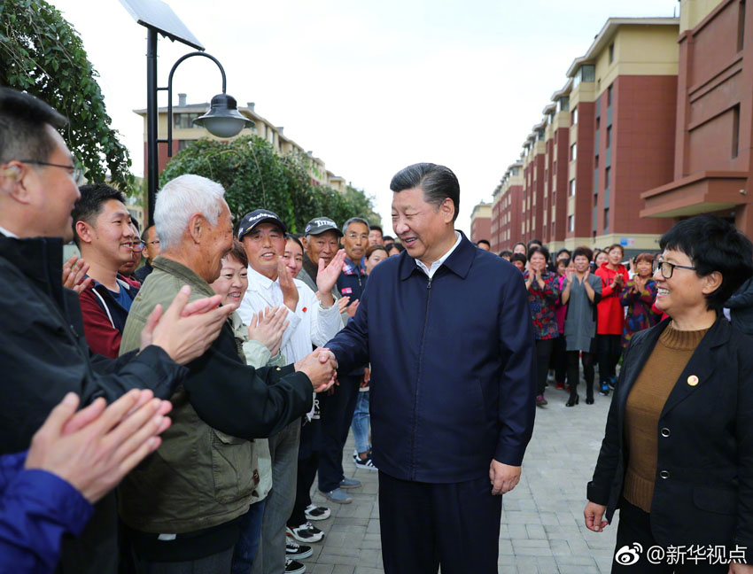 9月25日至28日，中共中央總書記、國家主席、中央軍委主席習近平在東北三省考察，主持召開深入推進東北振興座談會。這是28日上午，習近平在遼寧撫順市東華園社區，實地了解採煤沉陷區避險搬遷安置情況。