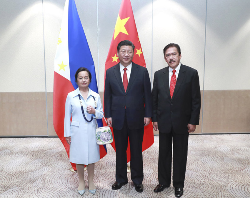 11月21日，國家主席習(xí)近平在馬尼拉會見菲律賓眾議長阿羅約和參議長索托。　新華社記者 龐興雷 攝