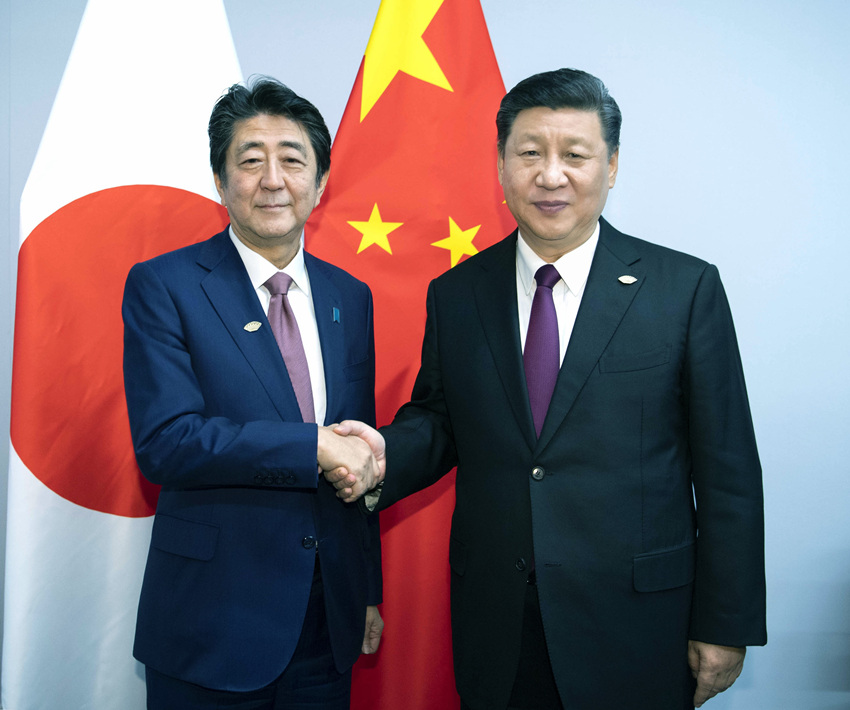 當地時間11月30日，國家主席習近平在布宜諾斯艾利斯會見日本首相安倍晉三。 新華社記者 李濤 攝