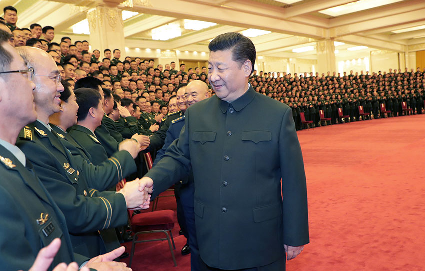 2018年2月2日，中共中央總書記、國家主席、中央軍委主席習近平在北京接見武警部隊第三次黨代表大會全體代表。這是習近平同代表們親切握手。新華社記者 李剛 攝