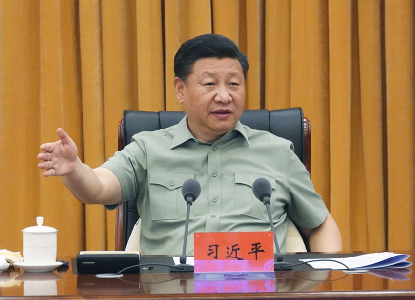2018年6月11日下午，中共中央總書記、國家主席、中央軍委主席習近平視察北部戰區海軍。這是習近平聽取北部戰區海軍工作匯報后發表重要講話。新華社記者 李剛 攝