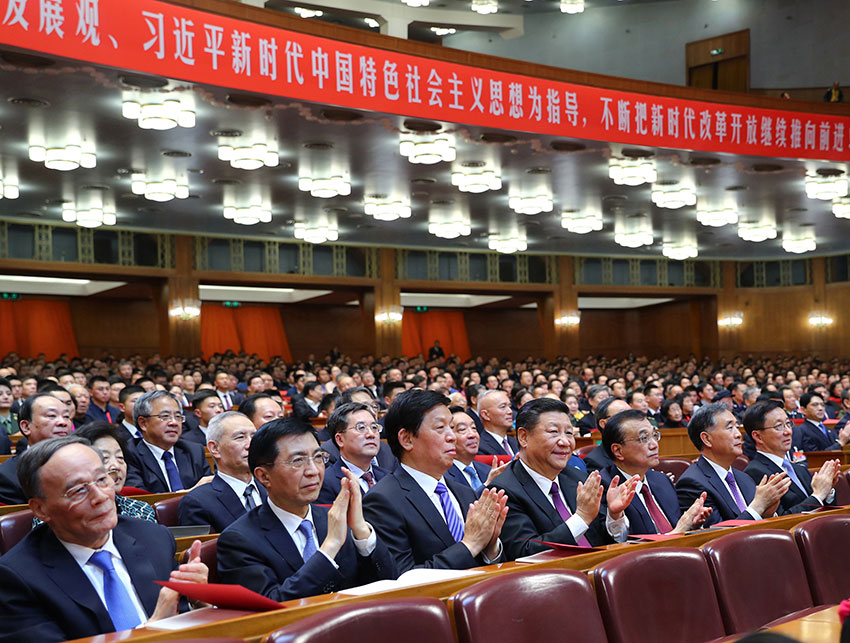 12月14日，慶祝改革開放40周年文藝晚會《我們的四十年》在北京人民大會堂舉行。習近平、李克強、栗戰書、汪洋、王滬寧、韓正、王岐山等黨和國家領導人，與3000多名觀眾一起觀看演出。新華社記者 謝環馳 攝
