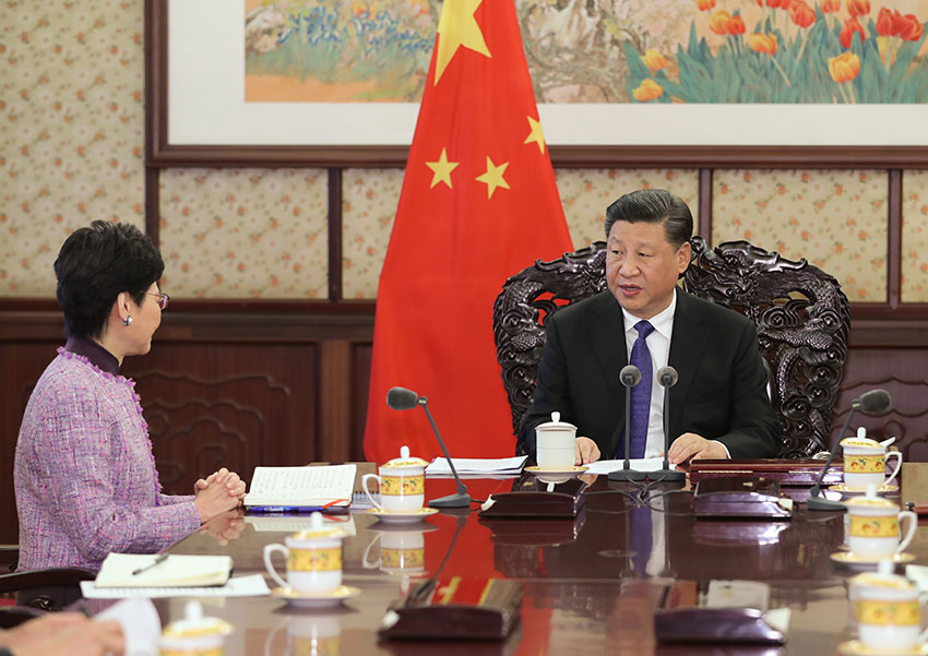 12月17日，國家主席習(xí)近平在中南海會(huì)見來京述職的香港特別行政區(qū)行政長官林鄭月娥。 新華社記者 謝環(huán)馳 攝