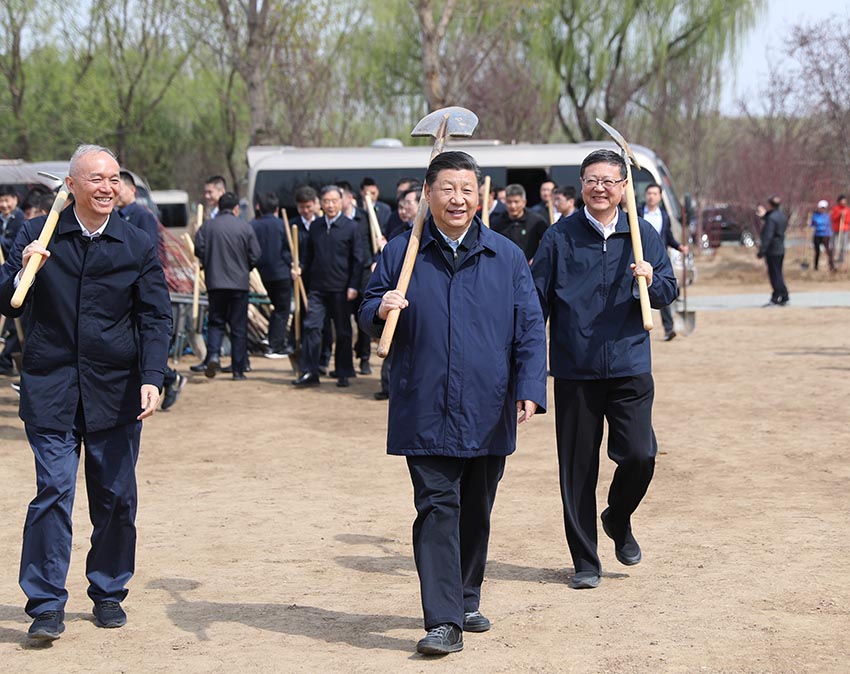 4月8日，黨和國家領導人習近平、栗戰書、汪洋、王滬寧、趙樂際、韓正、王岐山等來到北京市通州區永順鎮參加首都義務植樹活動。新華社記者 鞠鵬 攝