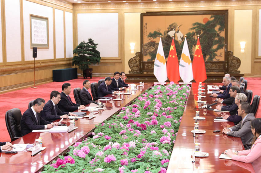 4月25日，國家主席習(xí)近平在北京人民大會堂會見塞浦路斯總統(tǒng)阿納斯塔夏季斯。 新華社記者 王曄 攝