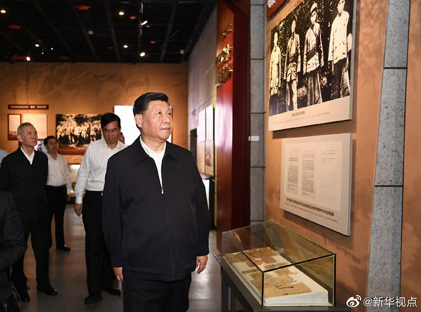 5月20日，中共中央總書記、國家主席、中央軍委主席習近平深入贛南老區考察調研。這是習近平在江西省於都縣中央紅軍長征出發紀念館參觀。 新華社記者 謝環馳 攝